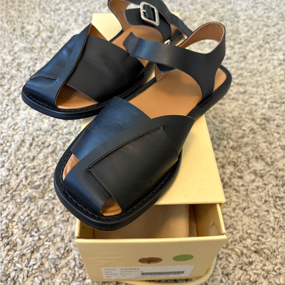 LOQ Black Sierra Leather Sandals - 35 European size fits like a US 6.